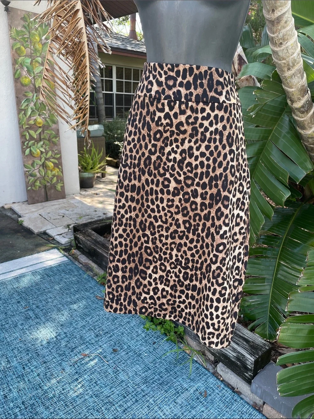 Leopard print drop waste pen, pencil skirt
